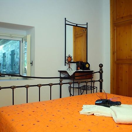 Menelia Cottage Platístoma Chambre photo