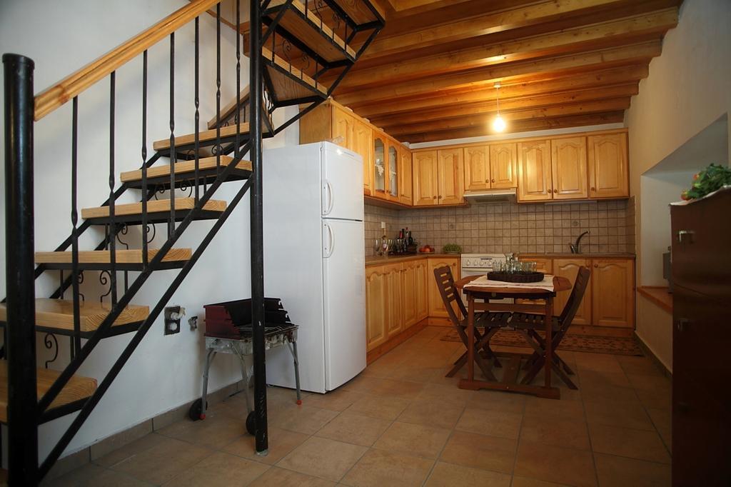 Menelia Cottage Platístoma Chambre photo