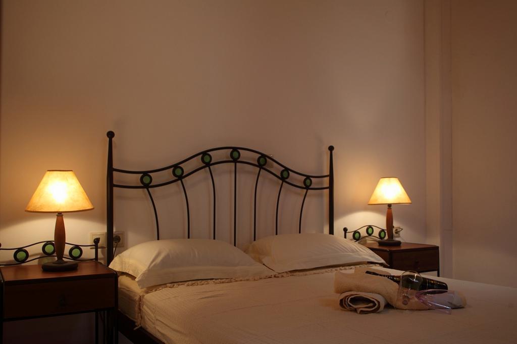 Menelia Cottage Platístoma Chambre photo
