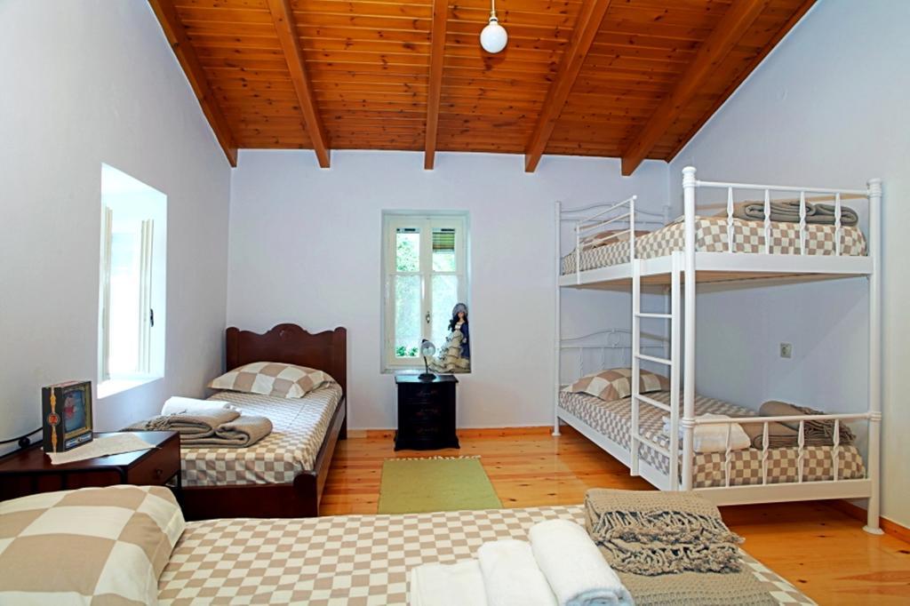 Menelia Cottage Platístoma Chambre photo