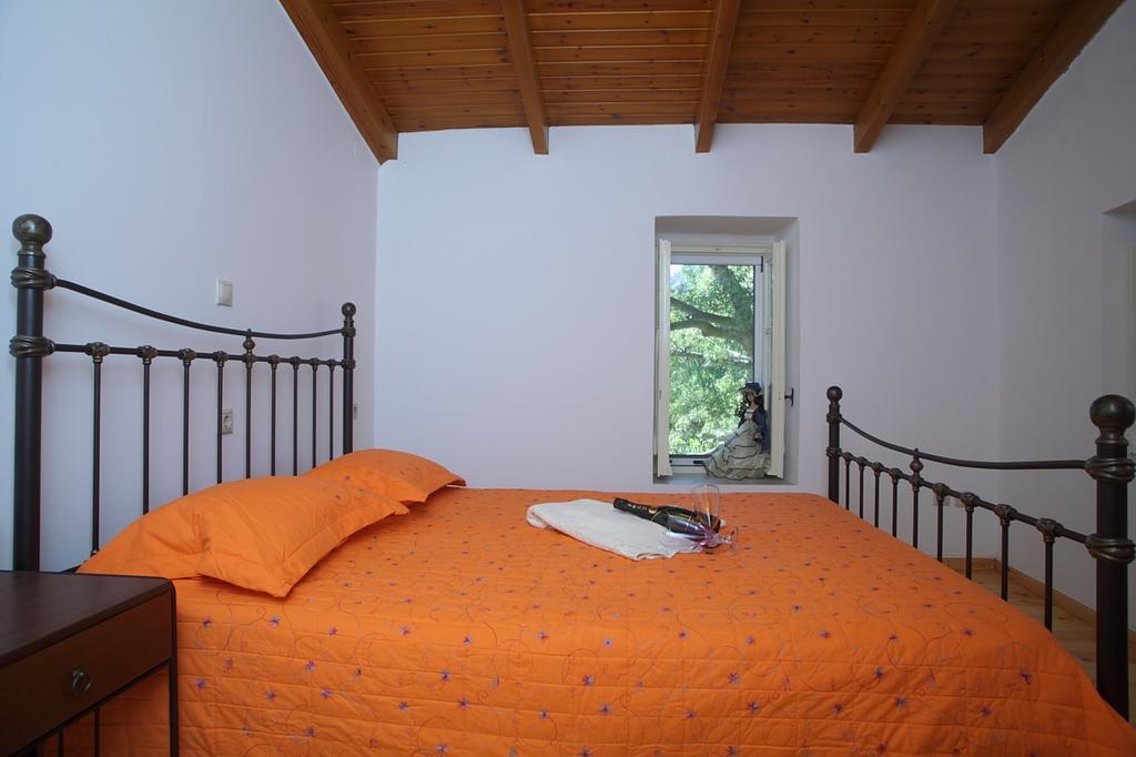 Menelia Cottage Platístoma Chambre photo