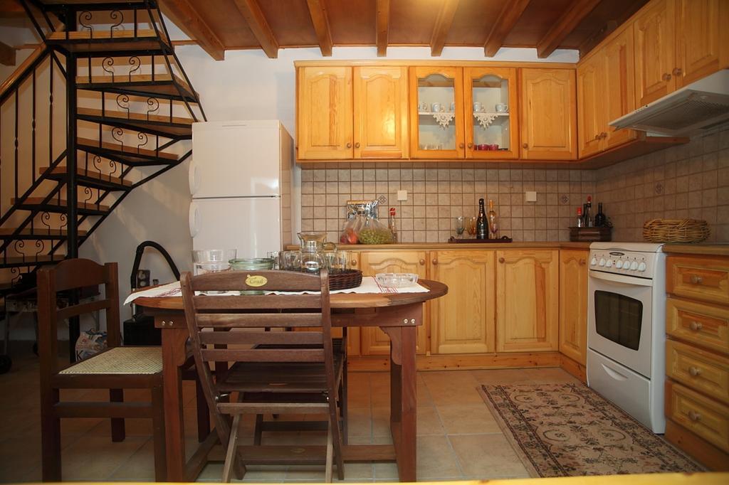 Menelia Cottage Platístoma Chambre photo