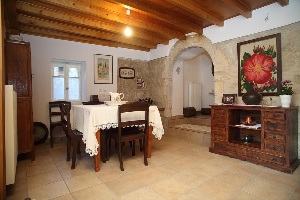Menelia Cottage Platístoma Chambre photo