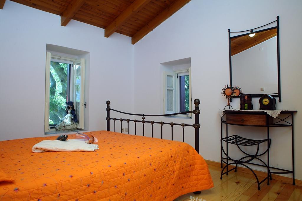 Menelia Cottage Platístoma Chambre photo