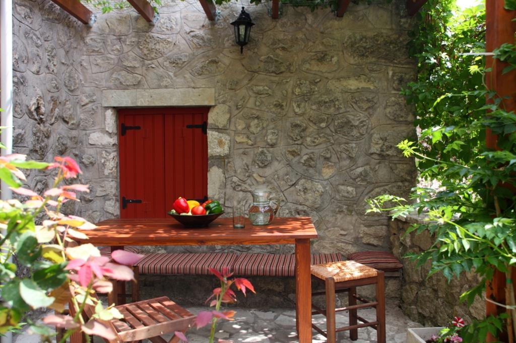 Menelia Cottage Platístoma Chambre photo