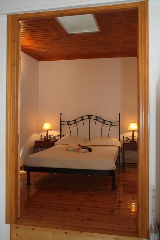Menelia Cottage Platístoma Chambre photo