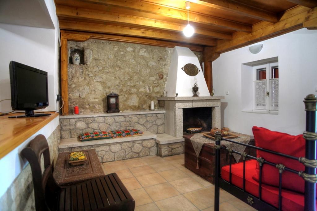 Menelia Cottage Platístoma Chambre photo